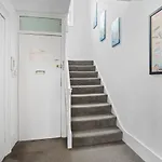 Escape To The Sea Large Property- Beach 150 Meters- Sleeps 5 - Fast Wifi