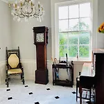 Beautiful Private 2 Bedroom Suite In Mansion Home With Free Parking