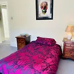 Beautiful Private 2 Bedroom Suite In Mansion Home With Free Parking