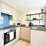 Homey Downtown Brighton Two Bedroom Townhouse Near Sea Front, Up To 7 Guests