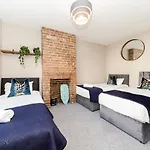 Four Bedroom Town House Next To Brighton Station Sv