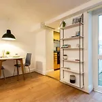 Stylish Underground Flat, Beach 30S, Graffiti Yard