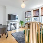 Victorian Work And Travel Apartment Close To Brighton Station