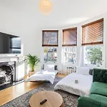 Victorian Work And Travel Apartment Close To Brighton Station