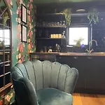 Birdcage Heritage Cottage - City Centre Vibrant Brighton