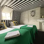 Birdcage Heritage Cottage - City Centre Vibrant Brighton