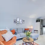 Contemporary 4 Storey Townhouse - Central Brighton