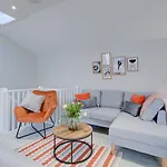 Contemporary 4 Storey Townhouse - Central Brighton