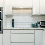 Your Central Stay 5 Bedroom Flat