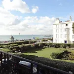 Regency Apartment - Marine Square By Crown Gardens Holiday Homes