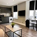 Flash Sale King Size Bed Super Central Flat Next To Seafront 1