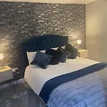 Entire 2 Bed Flat With Garden, Located Near Beach