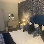 Entire 2 Bed Flat With Garden, Located Near Beach