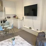 *Large 1 Bedroom Flat Brighton/Hove*