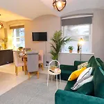 Brighton, Bn1, Short And Long Let, 3 Sleeps, 6 Mins Walk From Train Station