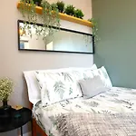 Brighton, Bn1, Short And Long Let, 3 Sleeps, 6 Mins Walk From Train Station