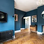 Newly Renovated Victorian House With Free Parking