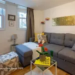 Charming Apartment Next To Brighton Station