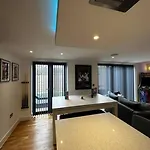 Stunning & Fun 4 Bed Home In The Heart Of Brighton