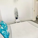 *Large 1 Bedroom Flat Brighton/Hove*