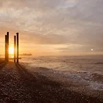 Central Brighton Flat, 3 Bedrooms, Sleeps 6, Close To Shops And Beach