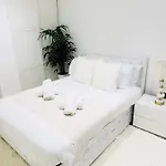 Beautiful Flat In Windsor Court