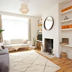 Spacious Retreat With Sunny Garden