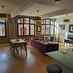 Loft Style 2-Bed 2-Bath In North Laines