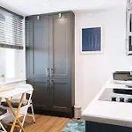 *Central Brighton Modern Studio*