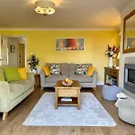 Beautifully Presented 3 Bed House Above The Marina