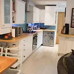 Cute & Cosy 1 Double Bedroom Garden Flat