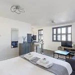 Fabulous Studio In Centre Of St James Street