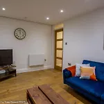 Central Seaside Home With Free Parking