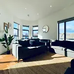 Amazing 2 Bedrooms I Brighton Station I Sleep 6