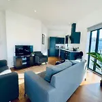 Amazing 2 Bedrooms I Brighton Station I Sleep 6