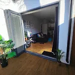 Modern Central Brighton Patio Apartment