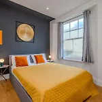 Free Parking Space 1 Car I Brighton Beach I Two Bedroom I Sleep 6 Guests I Super Central Location