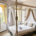 X Hotel Brunswick Square