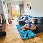 Modern Central Brighton Patio Apartment