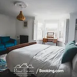 Three Bedroom Townhouse By Primal Estates Short Lets In Brighton