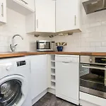 New Steine Apartment - Sea View - By Brighton Holiday Lets