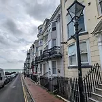 New Steine Apartment - Sea View - By Brighton Holiday Lets