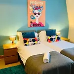 Pebble Mews House - By My Getaways - Parking For One Small Car