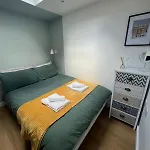 Central Ensuite Guest Unit With Ac And Free On-Street Parking