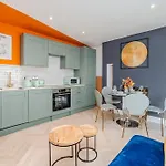 2 Bedroom 2Bathroom I Next To Brighton Beach I Sleep 6