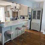 Poets Place - Lovely 4 Bedroom Townhouse With Garden