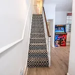 Central 3 - Bedroom Townhouse In Brighton With Parking