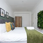 Stunning Two Bedroom Brighton Penthouse