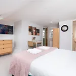 Cosy Loft Retreat, King Bed, En-Suite, Kitchenette, Homestay