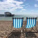 Spacious Central Hove Beach Flat